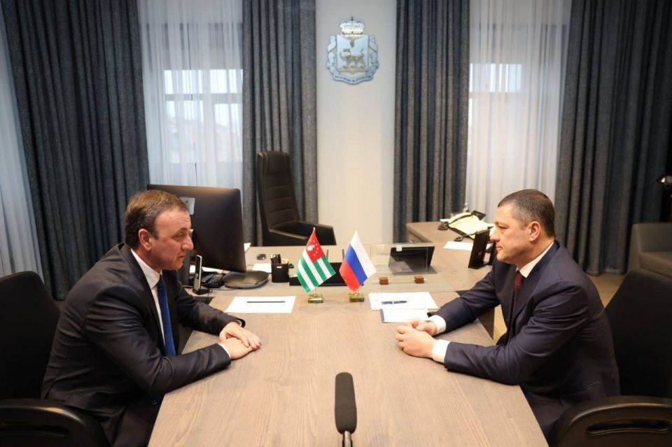 Михаил Ведерников: В Псковской области с официальным визитом находится делегация Абхазии, которую возглавляет Премьер-министр Республики Владимир ДЕЛБА