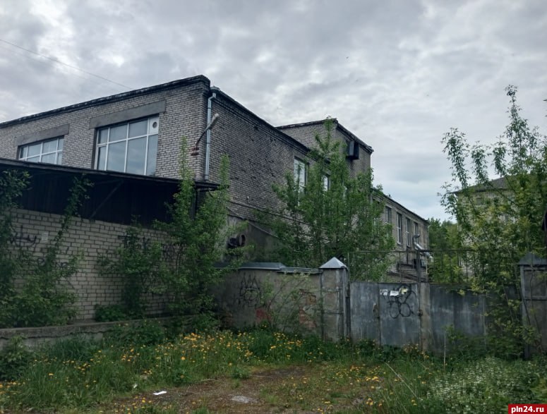 Здания бывшей столовой на улице Гражданской в Пскове выкупил медицинский центр Здания бывшей столовой на улице Гражданской в Пскове выкупил медицинский центр