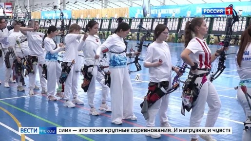 Молодые и взрослые на одной арене