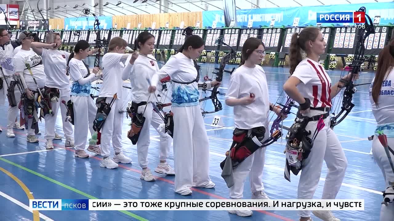 Молодые и взрослые на одной арене