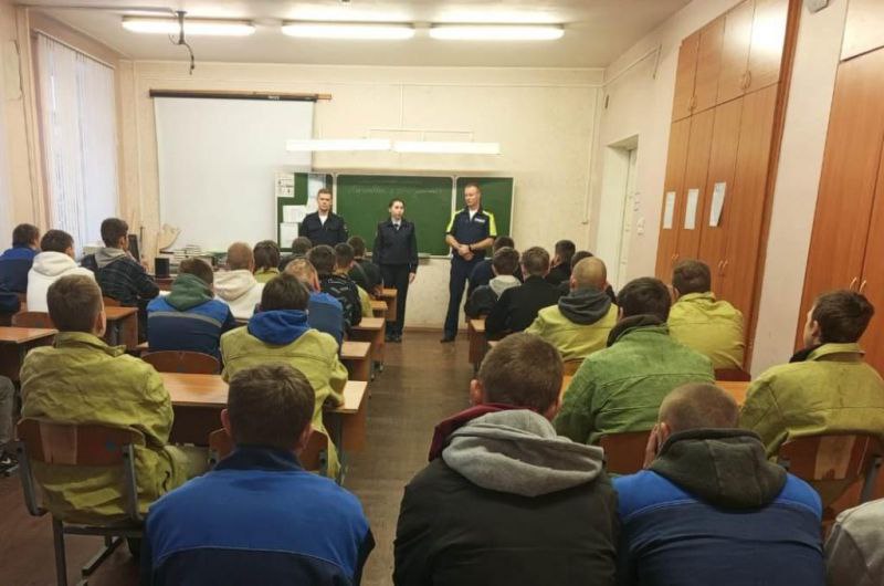 Дорожные полицейские встретились с юными горожанами в рамках акции "Засветись!" Дорожные полицейские встретились с юными горожанами в рамках акции "Засветись!"