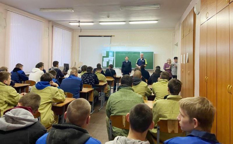 Дорожные полицейские встретились с юными горожанами в рамках акции "Засветись!" Дорожные полицейские встретились с юными горожанами в рамках акции "Засветись!"