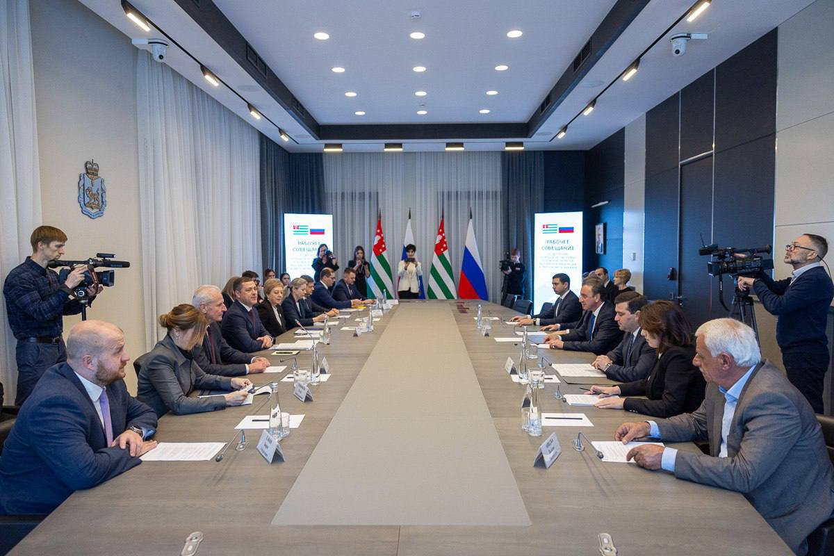 Елкин Борис: Международные связи Пскова выходят на новый уровень - заключено соглашение о побратимстве и сотрудничестве с Гудаутским районом Республики Абхазия Елкин Борис: Международные связи Пскова выходят на новый уровень - заключено соглашение о побратимстве и сотрудничестве с Гудаутским районом Республики Абхазия