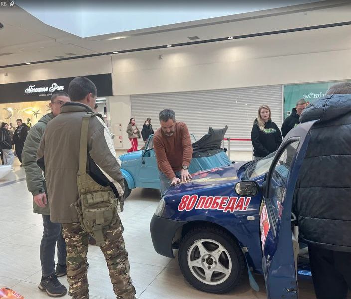 В торгово-досуговом центре Пскова прошла акция по безопасности дорожного движения В торгово-досуговом центре Пскова прошла акция по безопасности дорожного движения