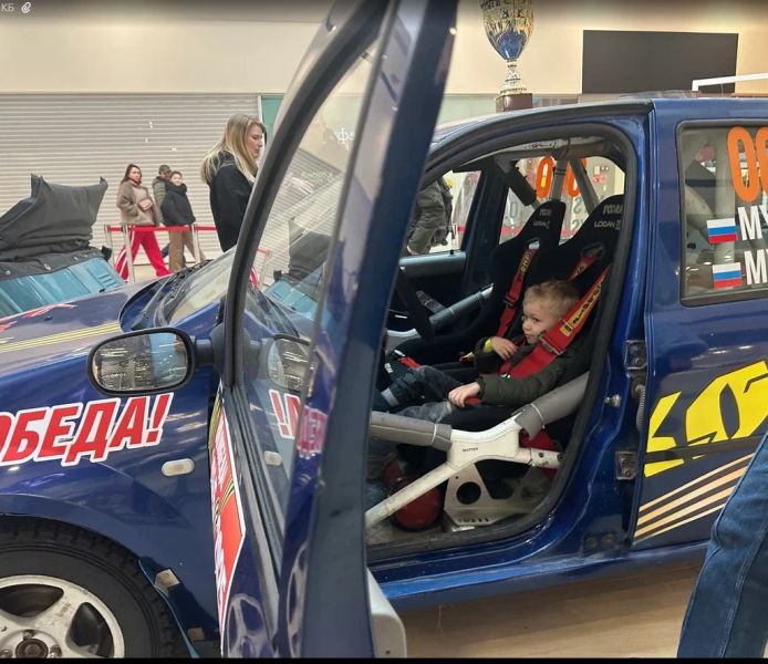 В торгово-досуговом центре Пскова прошла акция по безопасности дорожного движения В торгово-досуговом центре Пскова прошла акция по безопасности дорожного движения