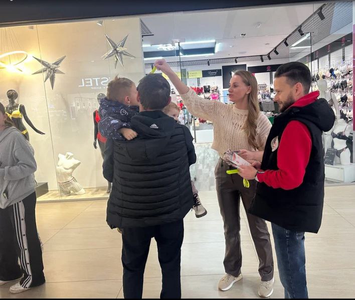 В торгово-досуговом центре Пскова прошла акция по безопасности дорожного движения В торгово-досуговом центре Пскова прошла акция по безопасности дорожного движения