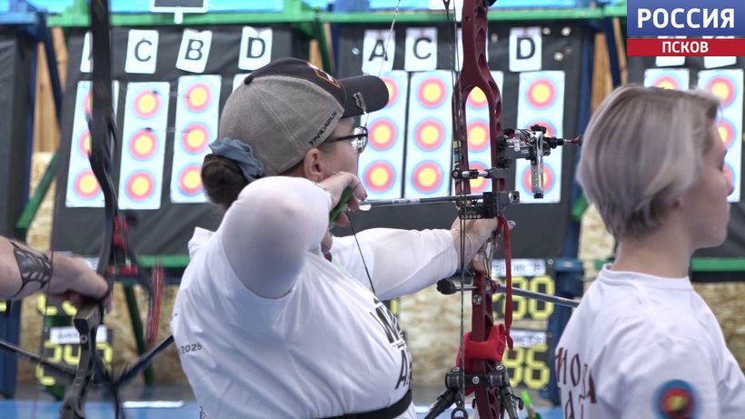 Молодые и взрослые на одной арене Молодые и взрослые на одной арене