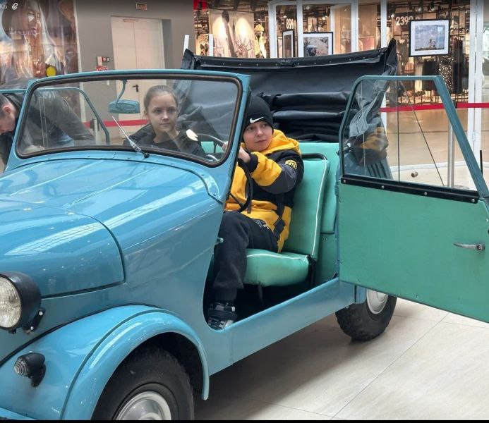 В торгово-досуговом центре Пскова прошла акция по безопасности дорожного движения В торгово-досуговом центре Пскова прошла акция по безопасности дорожного движения