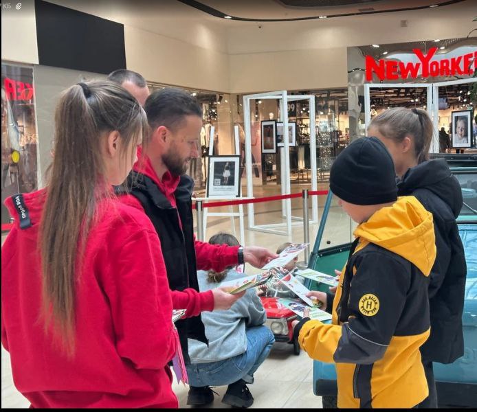 В торгово-досуговом центре Пскова прошла акция по безопасности дорожного движения