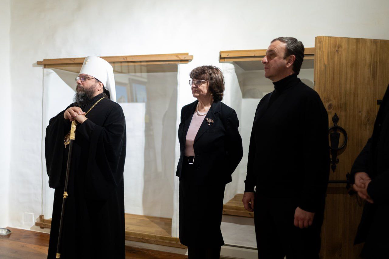 В Пскове открылась выставка картин из собрания Каманского монастыря В Пскове открылась выставка картин из собрания Каманского монастыря