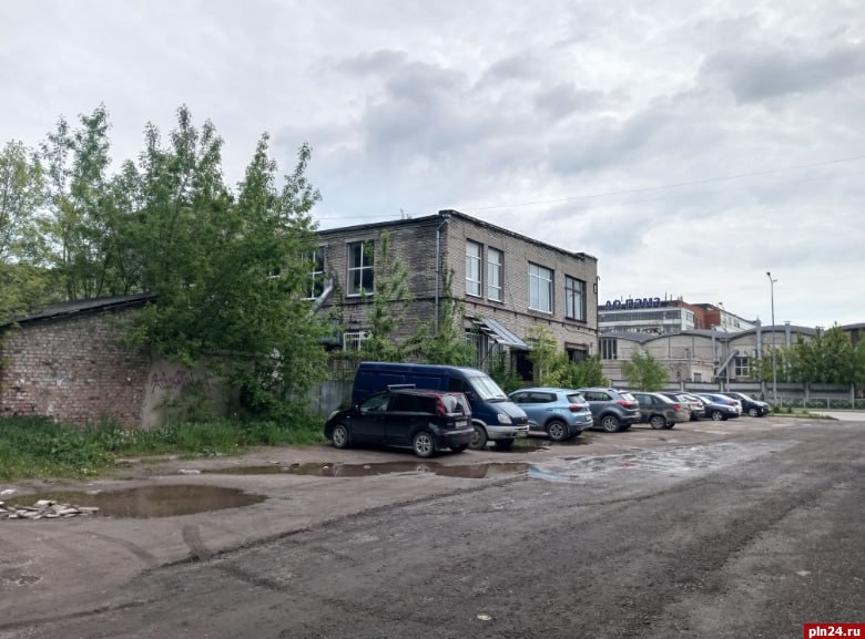 Здания бывшей столовой на улице Гражданской в Пскове выкупил медицинский центр Здания бывшей столовой на улице Гражданской в Пскове выкупил медицинский центр