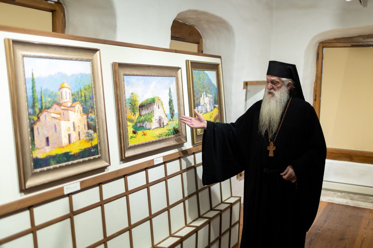 В Пскове открылась выставка картин из собрания Каманского монастыря В Пскове открылась выставка картин из собрания Каманского монастыря