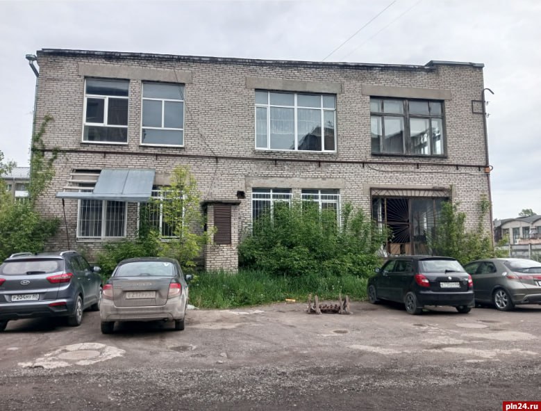 Здания бывшей столовой на улице Гражданской в Пскове выкупил медицинский центр Здания бывшей столовой на улице Гражданской в Пскове выкупил медицинский центр