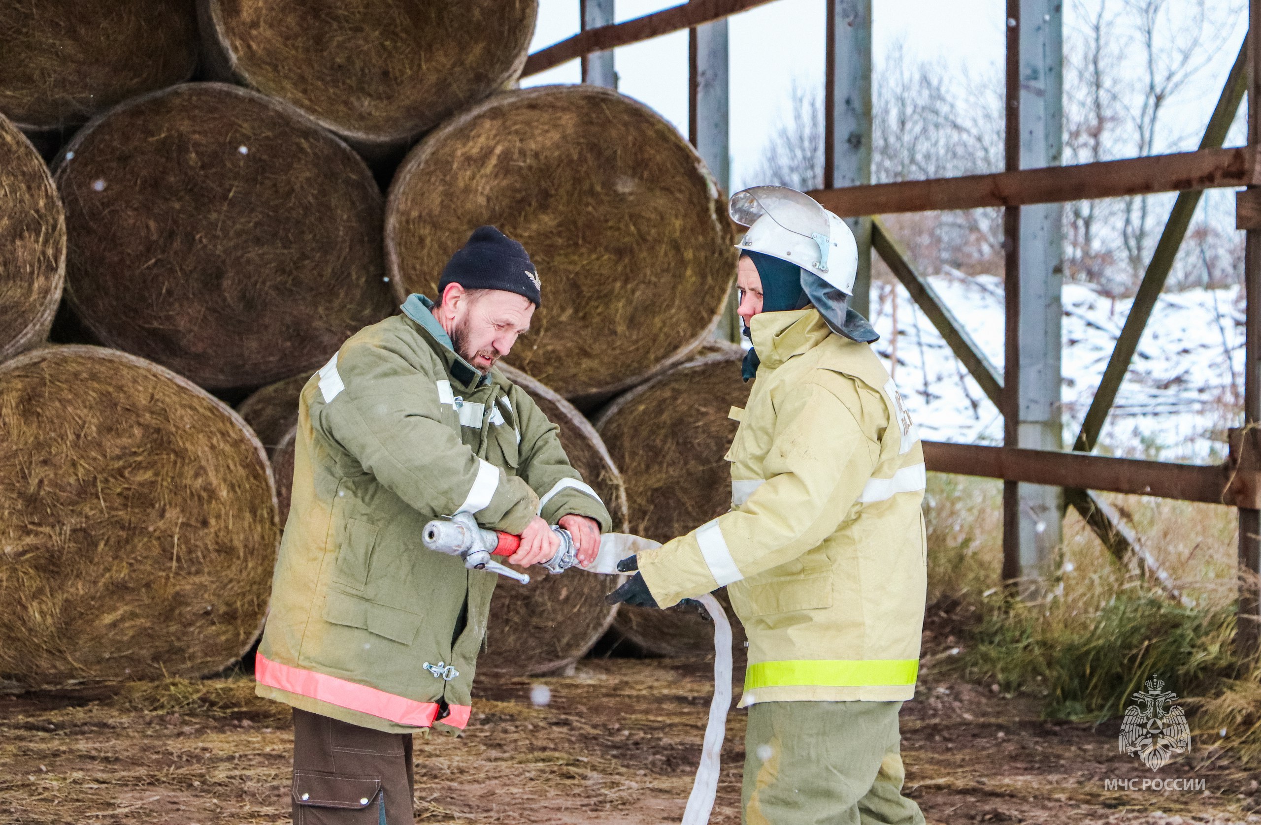 Отработка навыков пожаротушения на сельскохозяйственном объекте Отработка навыков пожаротушения на сельскохозяйственном объекте