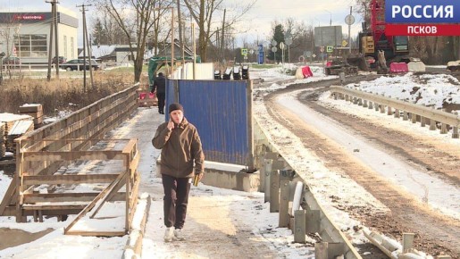 В Пыталово ведутся работы по реконструкции моста через реку Утроя