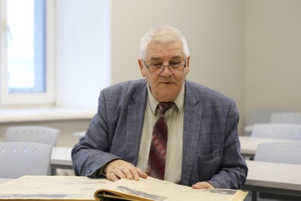 Профессору кафедры отечественной и всеобщей истории ПсковГУ Анатолию Филимонову присвоено почётное звание «Заслуженный работник высшей школы Российской Федерации»