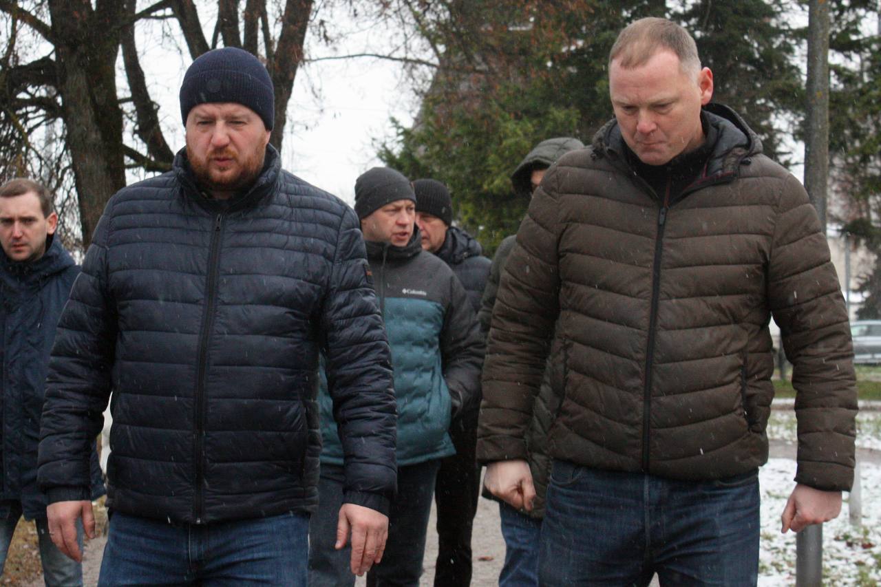 Елкин Борис: 1 Вместе с депутатом Псковской городской Думы Юрием Бурлиным и участником программы «Герои земли Псковской» Александром Логвиненко выехали на округ №1 Елкин Борис: 1 Вместе с депутатом Псковской городской Думы Юрием Бурлиным и участником программы «Герои земли Псковской» Александром Логвиненко выехали на округ №1