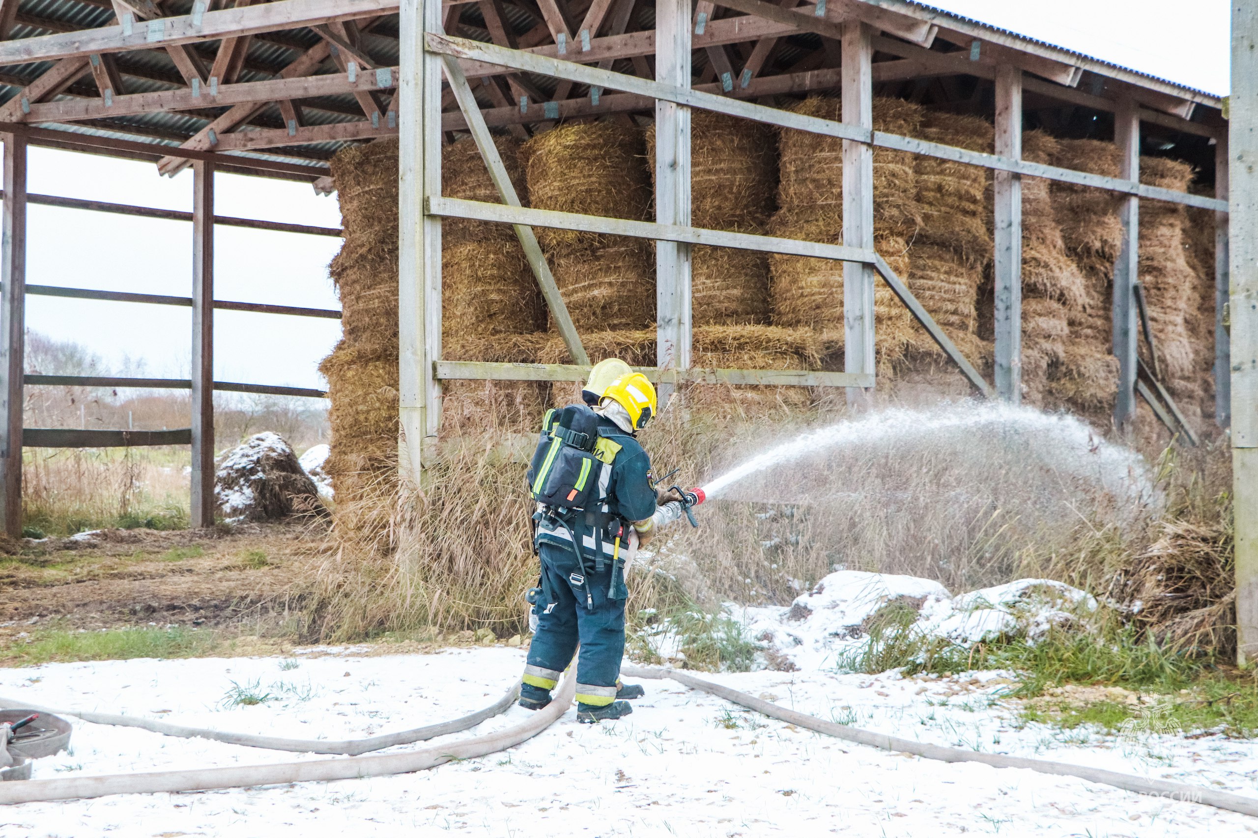 Отработка навыков пожаротушения на сельскохозяйственном объекте Отработка навыков пожаротушения на сельскохозяйственном объекте