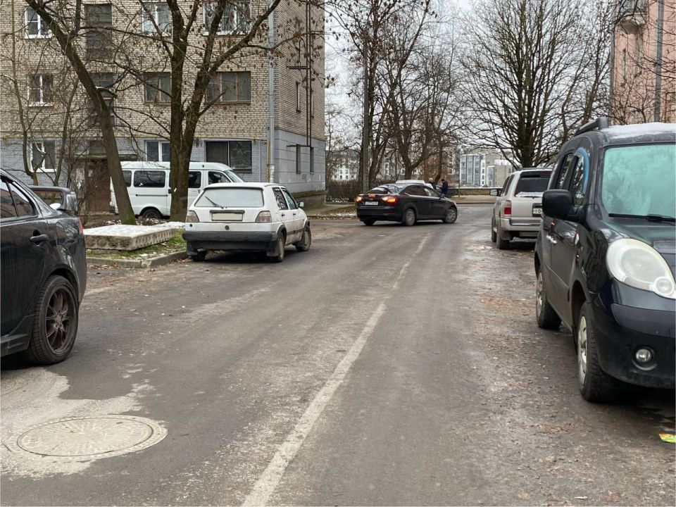 Елкин Борис: 1 Вместе с депутатом Псковской городской Думы Юрием Бурлиным и участником программы «Герои земли Псковской» Александром Логвиненко выехали на округ №1