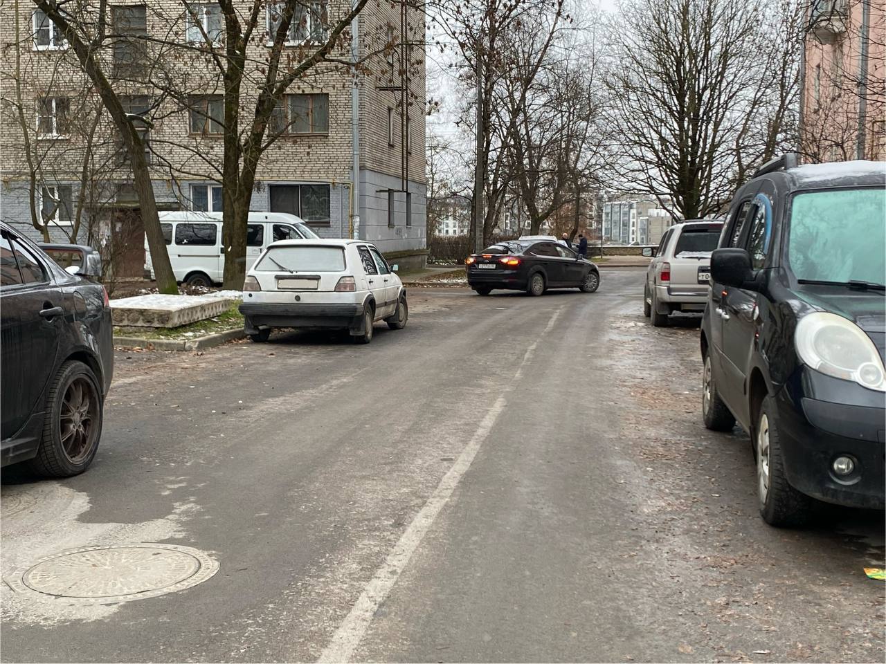 Елкин Борис: 1 Вместе с депутатом Псковской городской Думы Юрием Бурлиным и участником программы «Герои земли Псковской» Александром Логвиненко выехали на округ №1