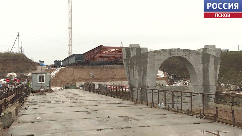 Более ста человек задействованы на строительстве Северного обхода Пскова Более ста человек задействованы на строительстве Северного обхода Пскова