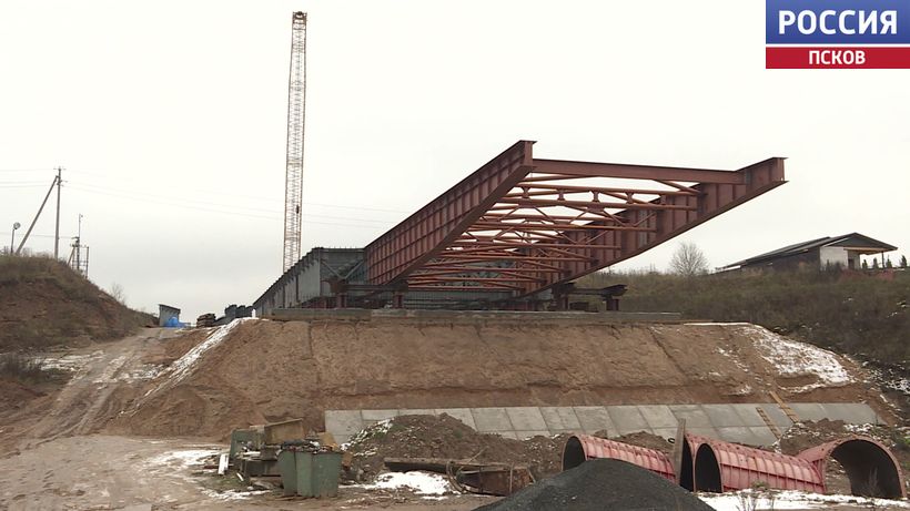 Более ста человек задействованы на строительстве Северного обхода Пскова Более ста человек задействованы на строительстве Северного обхода Пскова