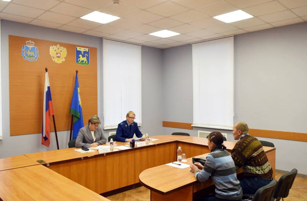 В администрации Псковского муниципального округа прошел совместный прием граждан прокурора Псковского района Александра Пчелкина и Уполномоченного по правам ребенка в Псковской области Наталии Соколовой В администрации Псковского муниципального округа прошел совместный прием граждан прокурора Псковского района Александра Пчелкина и Уполномоченного по правам ребенка в Псковской области Наталии Соколовой