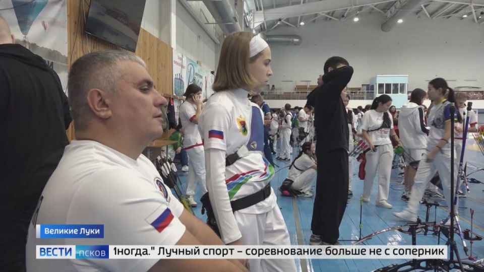 В Великих Луках более 700 участников борются за место в молодежной сборной по стрельбе из лука