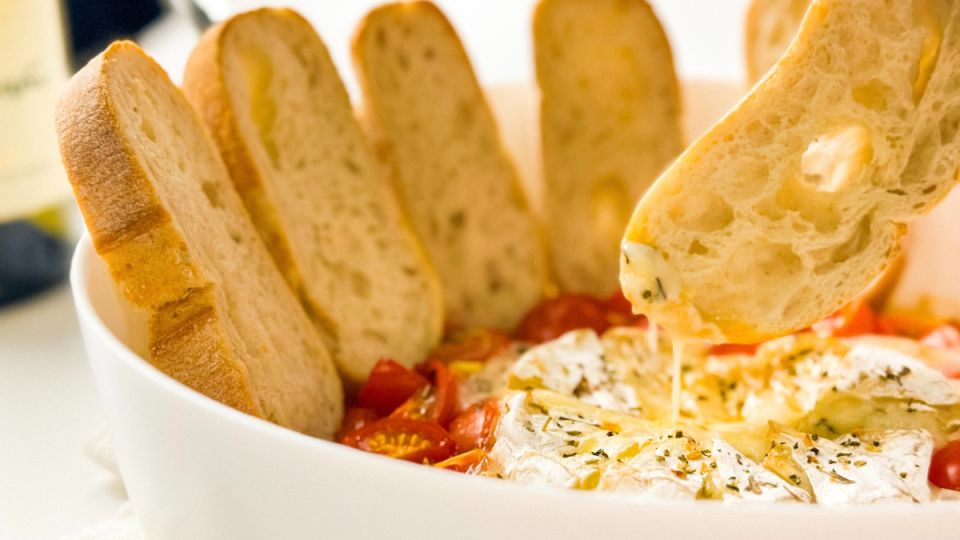 Уютный вечер с камамбером: как устроить гастрономический праздник дома за 289 рублей