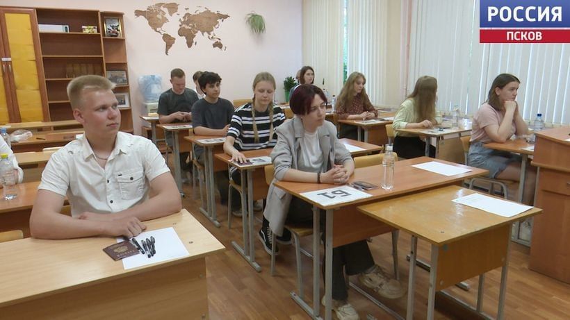 Государственная Дума приняла закон, который позволит школьникам, не прошедшим государственную итоговую аттестацию (ГИА) после 9 класса, бесплатно освоить рабочую профессию