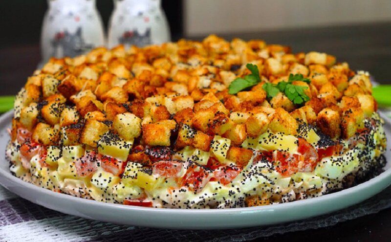 Необычный салат для любого праздника: удивите гостей рецептом «Обжорка»