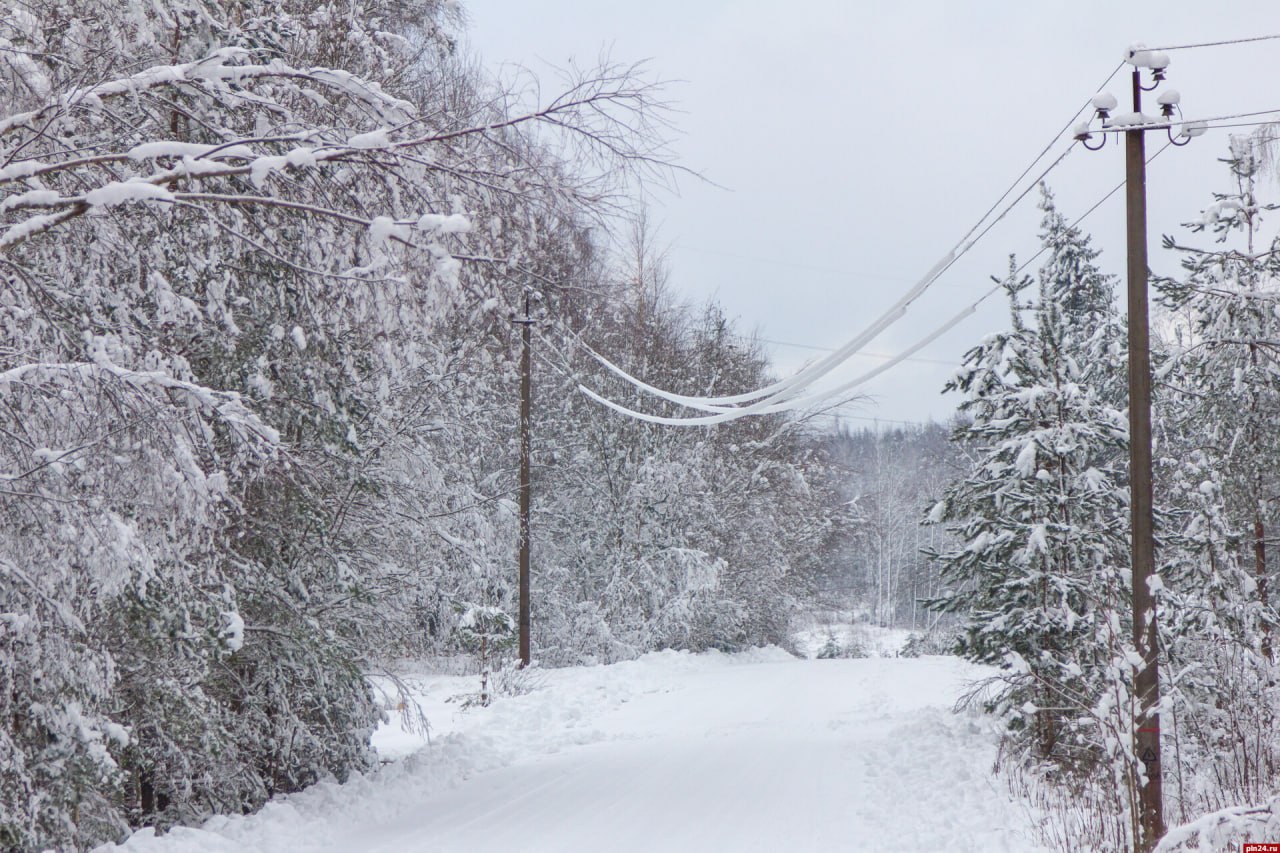 Налипание мокрого снега на провода и гололед ожидаются в Псковской области