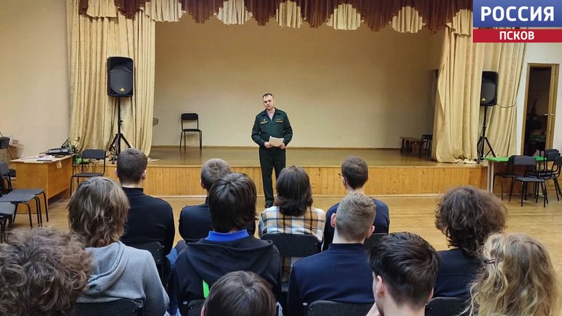 Представитель одного из высших военных учебных заведений Росгвардии провел встречу с учащимися погранично-таможенного правового лицея