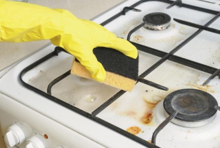 Как безопасно вернуть блеск старой плите без химии