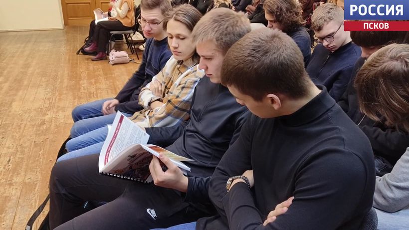 Представитель одного из высших военных учебных заведений Росгвардии провел встречу с учащимися погранично-таможенного правового лицея Представитель одного из высших военных учебных заведений Росгвардии провел встречу с учащимися погранично-таможенного правового лицея