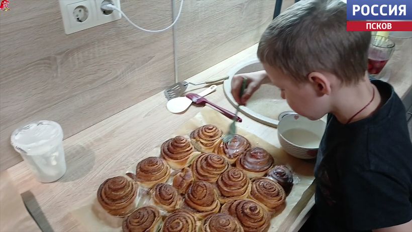 С предстоящим Днем матери поздравили опочецкие юнармейцы и их родители жителей дома-интерната для престарелых и инвалидов С предстоящим Днем матери поздравили опочецкие юнармейцы и их родители жителей дома-интерната для престарелых и инвалидов