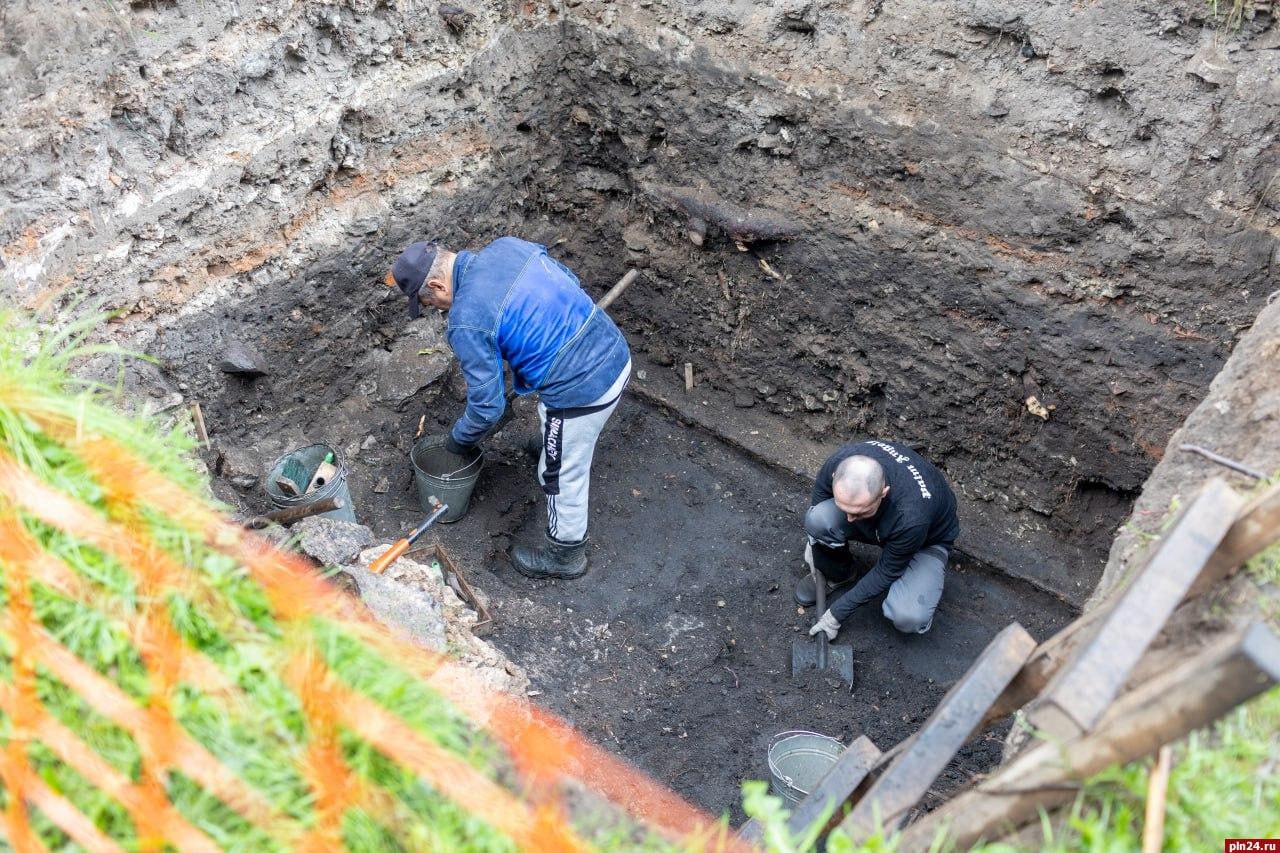 Фальшивые деньги и шумящие украшения — чем удивит археологическая выставка в Пскове Фальшивые деньги и шумящие украшения — чем удивит археологическая выставка в Пскове