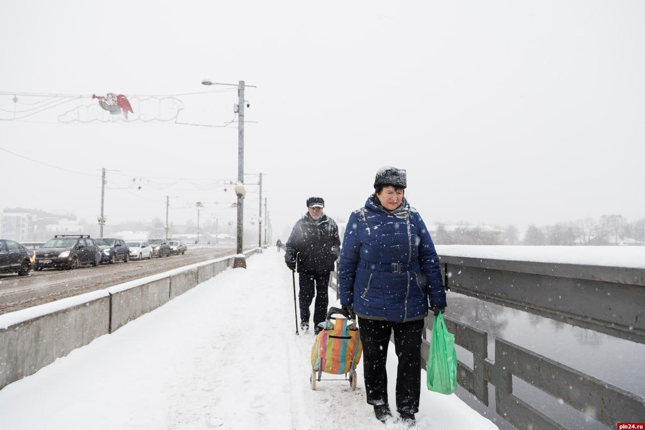 Первый большой снегопад накрыл Псков Первый большой снегопад накрыл Псков