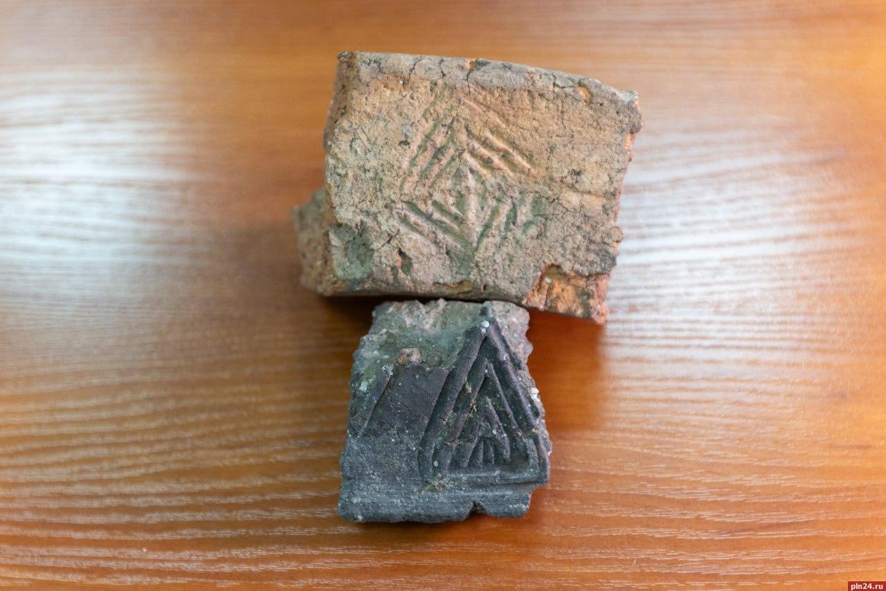 Фальшивые деньги и шумящие украшения — чем удивит археологическая выставка в Пскове Фальшивые деньги и шумящие украшения — чем удивит археологическая выставка в Пскове