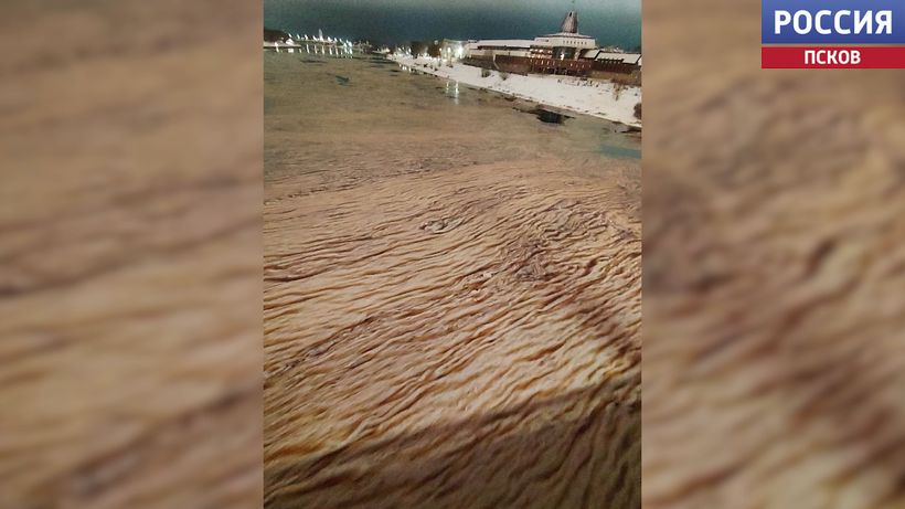 Кадры необычного явления на Великой выкладывают псковичи в соцсетях Кадры необычного явления на Великой выкладывают псковичи в соцсетях