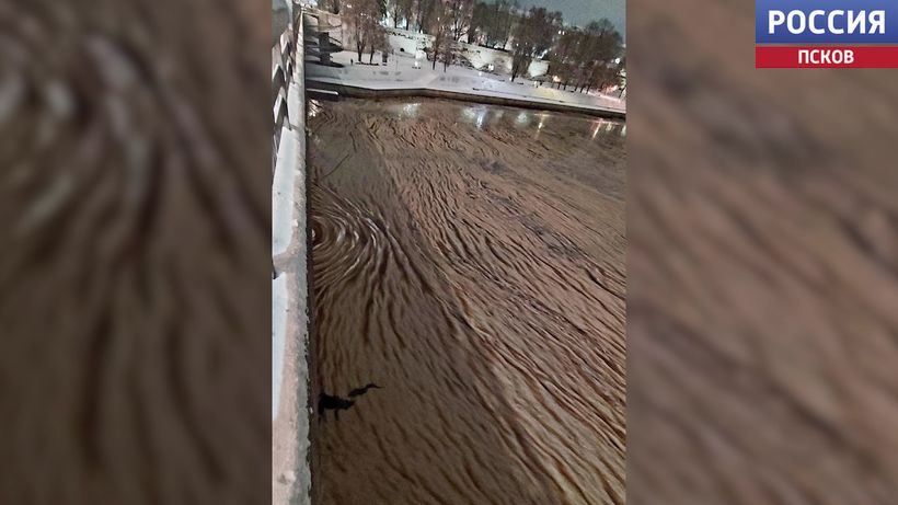 Кадры необычного явления на Великой выкладывают псковичи в соцсетях Кадры необычного явления на Великой выкладывают псковичи в соцсетях