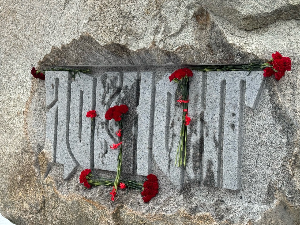 Псков обрел нового стража: 6-метровый памятник князю Довмонту торжественно открыли в Пскове Долгожданное открытие первого в России памятника святому благоверному князю Довмонту собрало жителей и гостей Пскова в сквере между... Псков обрел нового стража: 6-метровый памятник князю Довмонту торжественно открыли в Пскове Долгожданное открытие первого в России памятника святому благоверному князю Довмонту собрало жителей и гостей Пскова в сквере между...