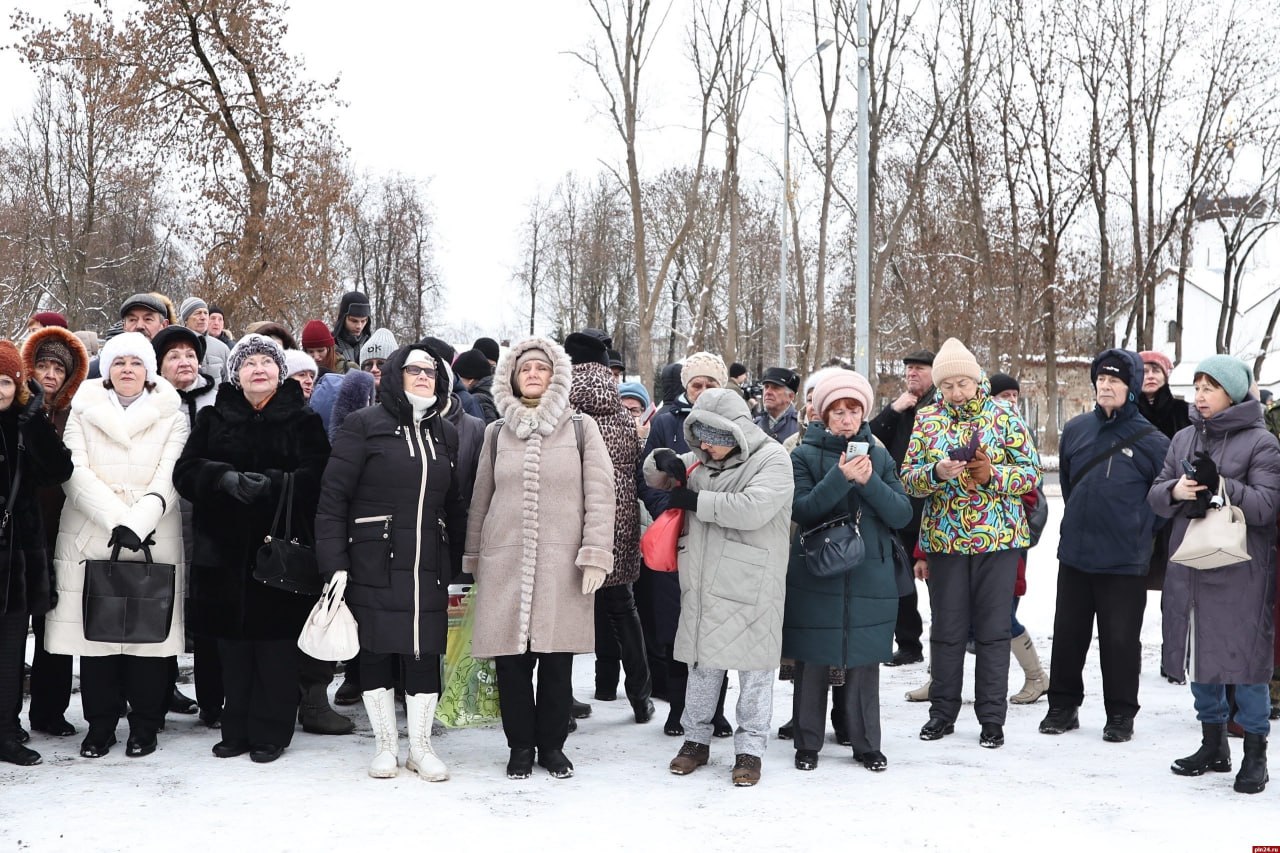 Памятник князю Довмонту торжественно открыли в Пскове Памятник князю Довмонту торжественно открыли в Пскове