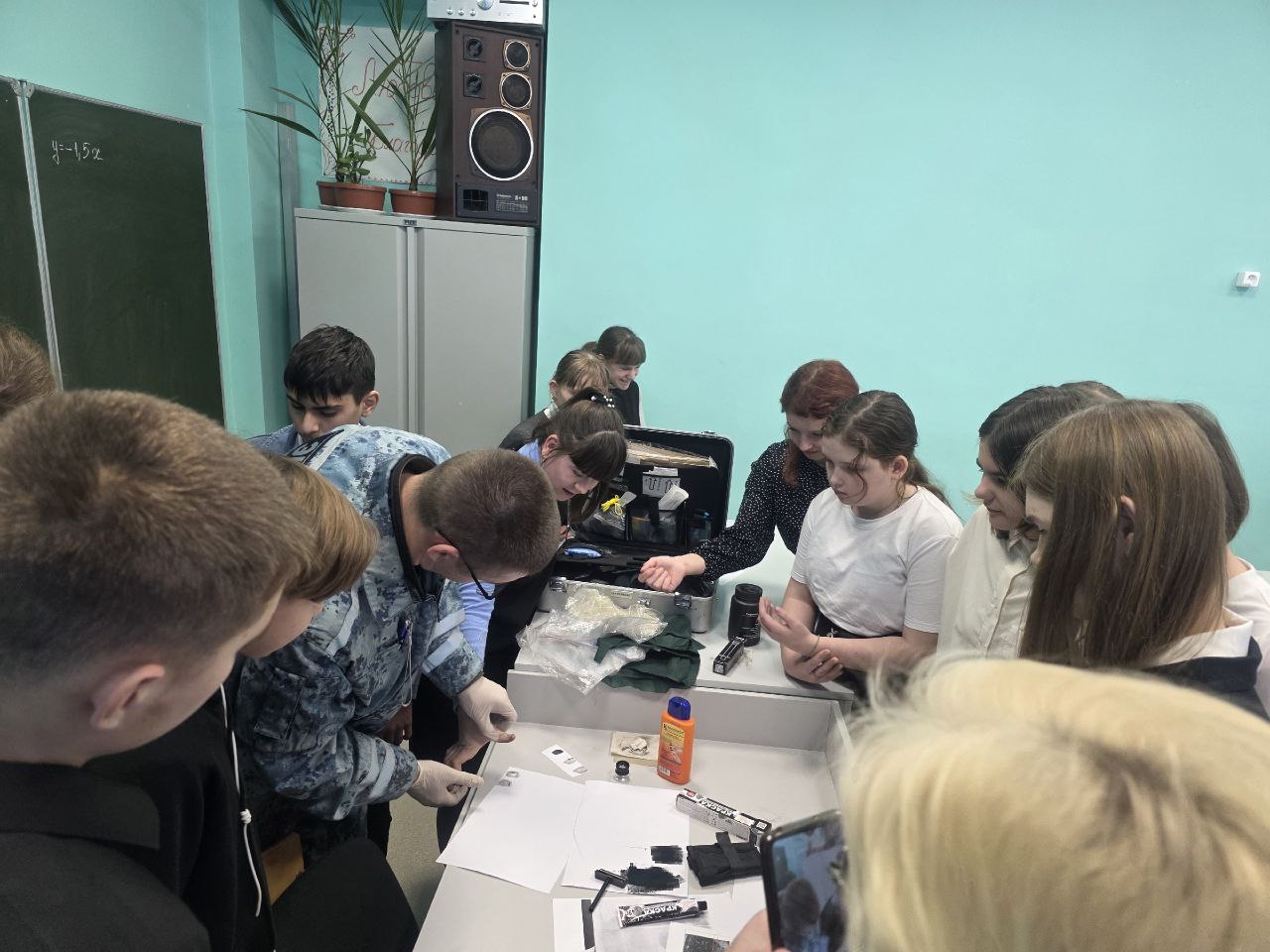 Сотрудники Госавтоинспекции МО МВД России "Печорский" совместно с начальником ОУУП и ПДН Морозовой О.В.,старшим экспертом МО ЭКЦ УМВД России по Псковской области Смирновым В.И., заместителем начальника ОМВД России -... Сотрудники Госавтоинспекции МО МВД России "Печорский" совместно с начальником ОУУП и ПДН Морозовой О.В.,старшим экспертом МО ЭКЦ УМВД России по Псковской области Смирновым В.И., заместителем начальника ОМВД России -...