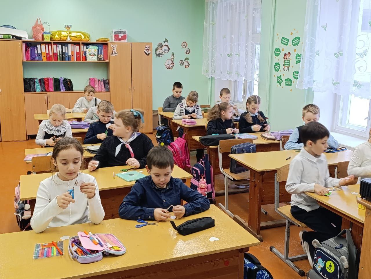 Мастер-класс по изготовлению световозвращателей прошёл в Бежаницкой школе Мастер-класс по изготовлению световозвращателей прошёл в Бежаницкой школе