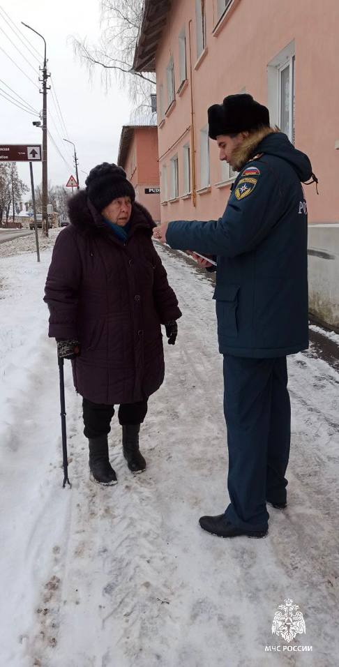 #Профилактика. Сегодня сотрудниками Главного управления МЧС России по Псковской области с целью профилактики пожаров и гибели людей на них осуществлен профилактический рейд в городе Остров #Профилактика. Сегодня сотрудниками Главного управления МЧС России по Псковской области с целью профилактики пожаров и гибели людей на них осуществлен профилактический рейд в городе Остров
