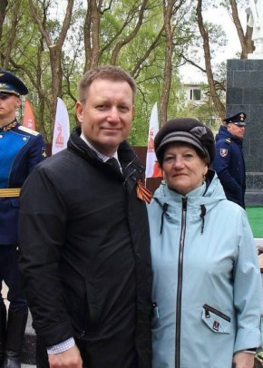 Избирательная комиссия Псковской области от всего сердца поздравляет наших дорогих мам с тёплым и светлым праздником — Днём Матери!