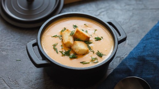 Домашние обязательно попросят добавки: одна ложка этого порошка сделает суп наваристым