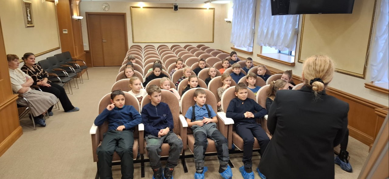 Суд открыл двери для юных гостей из Погранично-таможенного лицея