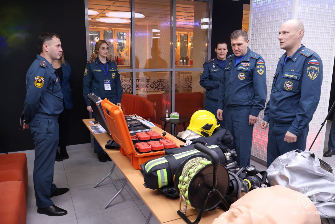 Сотрудники Главного управления МЧС России по Псковской области приняли участие в форуме "Молодежь и закон" Сотрудники Главного управления МЧС России по Псковской области приняли участие в форуме "Молодежь и закон"